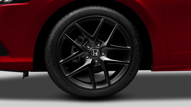 La-zăng 18” đa chấu thiết kế thể thao, tạo nên sự khoẻ khoắn và thời trang cho chiếc xe (RS)